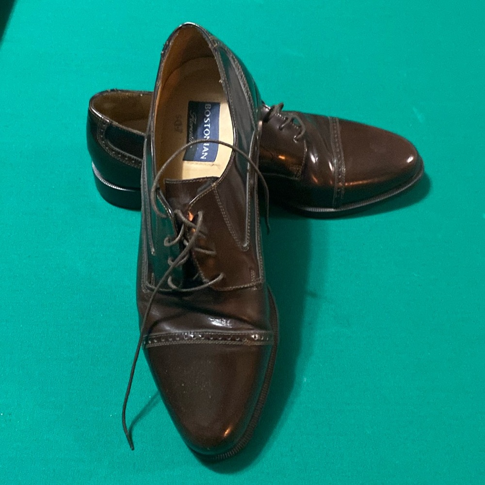 Bostonian Florentine Dark Brn 11 1/2 Leather. Worn twice! Taps heal and toe!
